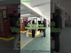 مطبخ آلة بيع برتقالية طازجة مع كوب مختوم