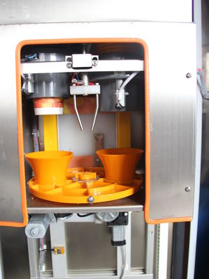 24 ساعة الخدمة الذاتية عصير البرتقال آلة بيع المشروبات التي تعمل باللمس الفاكهة الطازجة 12 أونصة
